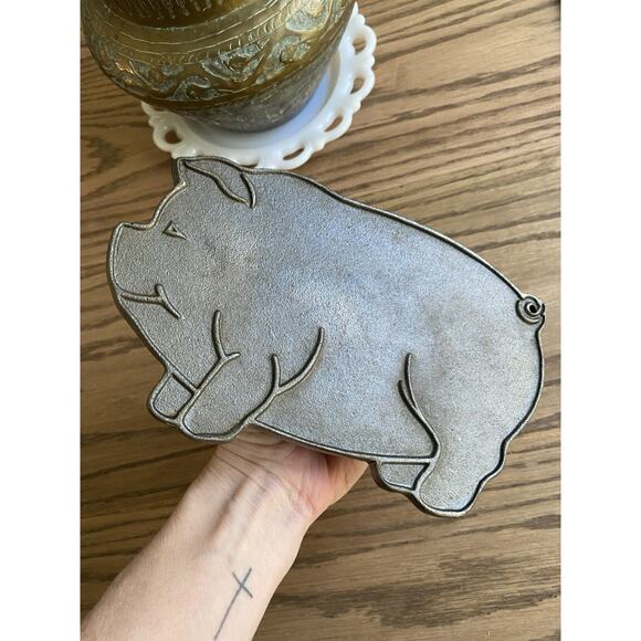 Vintage Cast Iron Bacon Press Metal Pig Shape Bacon Press with Wood Handle - Picture 2 of 4